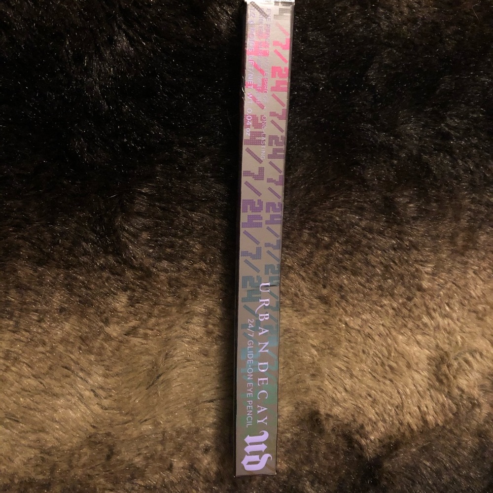 Lucky shade urban Decay 24/7 eyeliner